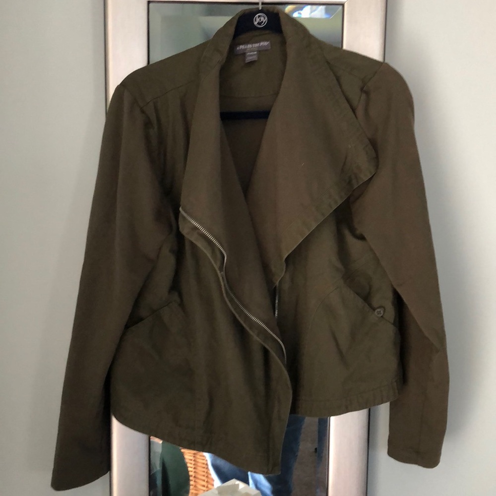 A Pea in the Pod green maternity jacket size M medium